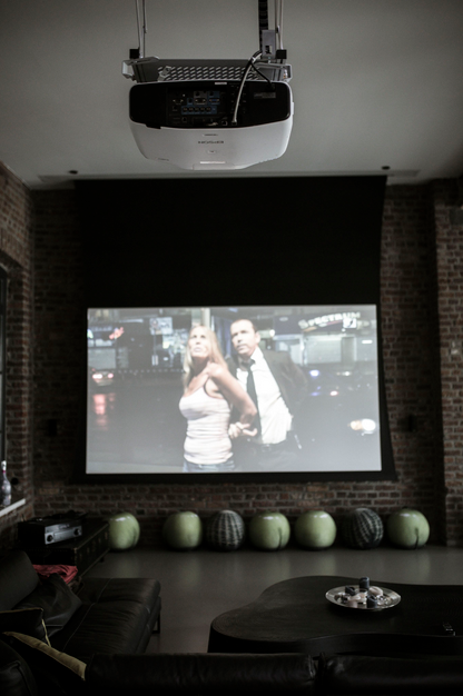 Screenshot 2025 09 02 at 23 04 42 Heimkino Projektor Heimkino Im Loft Beamer und Leinwand Fachhandel