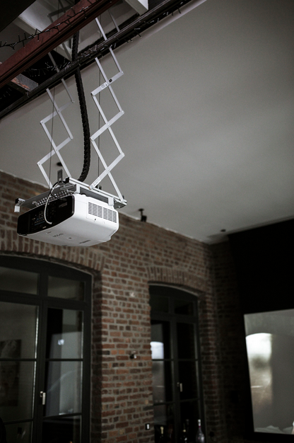 Screenshot 2025 09 02 at 23 04 53 Heimkino Projektor Heimkino Im Loft Beamer und Leinwand Fachhandel