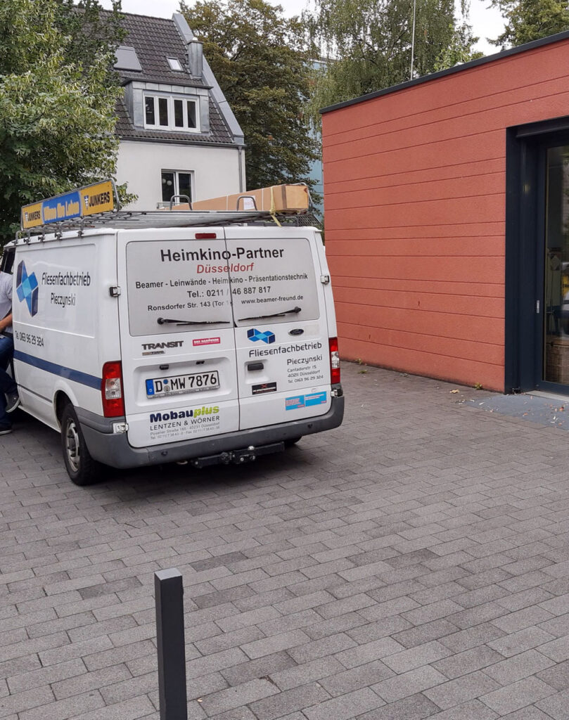 leinwandmontage beamer freund in duesseldorf