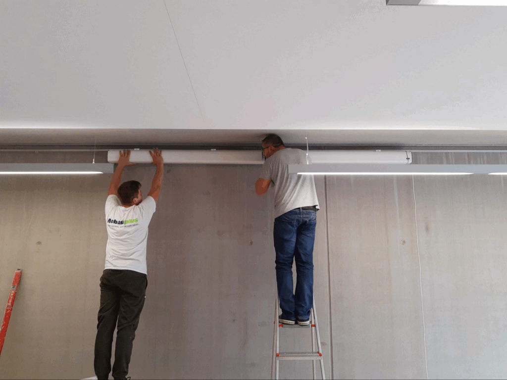 Screenshot 2025 09 09 at 19 53 36 Leinwand Business AV Loesung Aus Alt Mach Neu 3 Meter Leinwand Im Medienraum