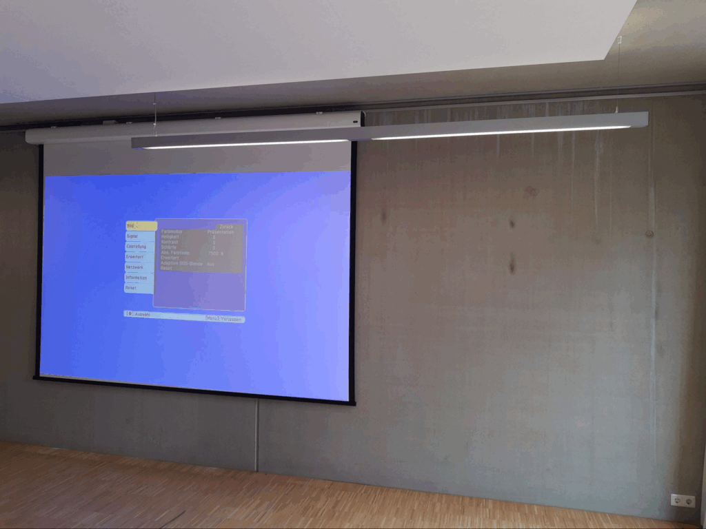 Screenshot 2025 09 09 at 19 53 51 Leinwand Business AV Loesung Aus Alt Mach Neu 3 Meter Leinwand Im Medienraum