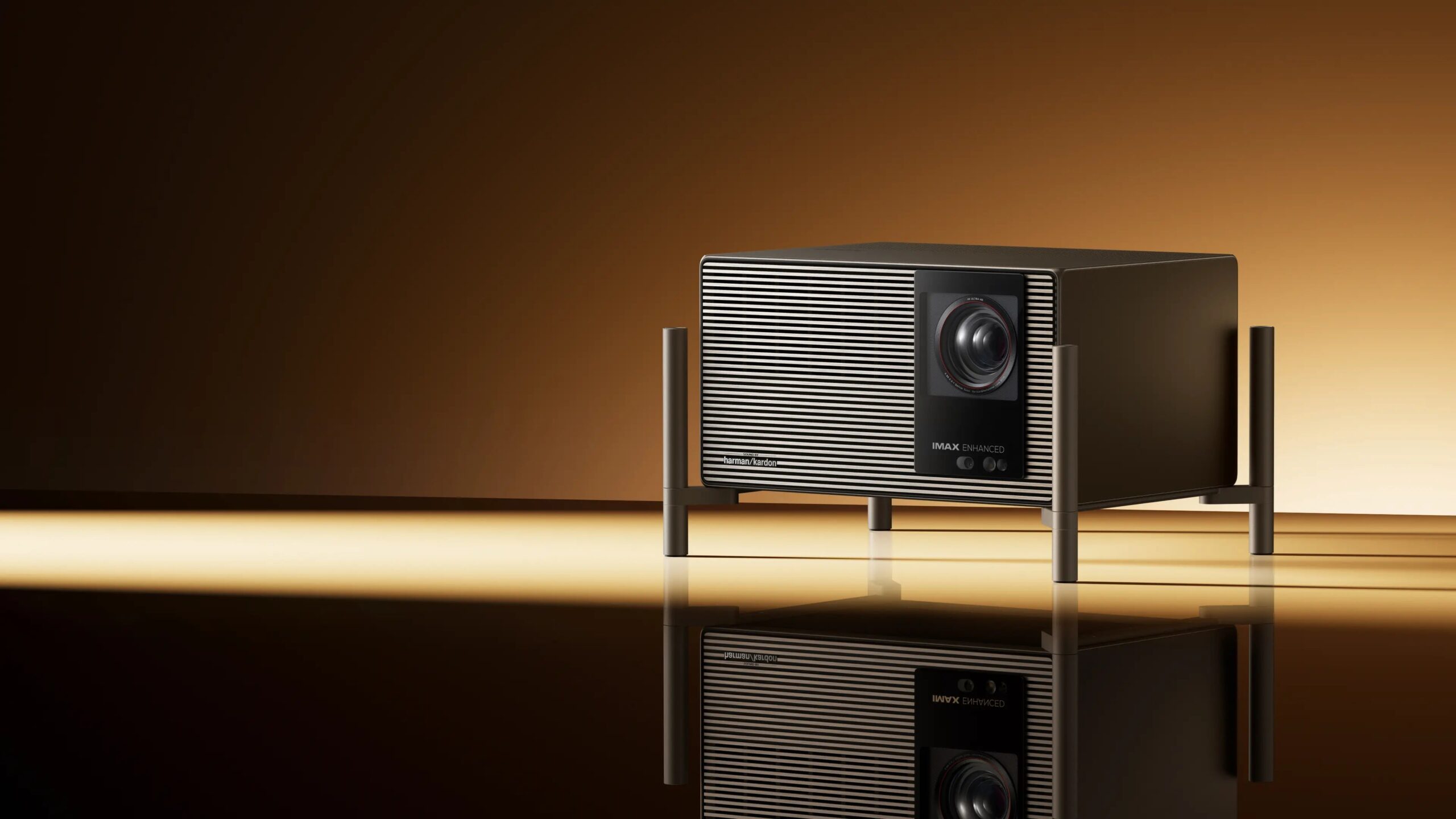 XGIMI TITAN Noir Pro im Wohnraum-Einsatz – der Projektor projiziert ein brillantes 4K-Bild auf eine große Leinwand in einem modernen Heimkino-Setup
